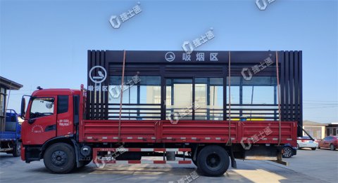 吸煙亭3*7米裝車發(fā)貨了，這么大的亭子是如何發(fā)走的呢