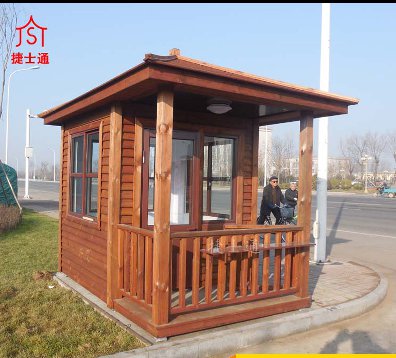公園景區(qū)值班內(nèi)部都是鍍鋅方管，屬于鋼結(jié)構(gòu)崗亭警務(wù)室防腐木崗亭